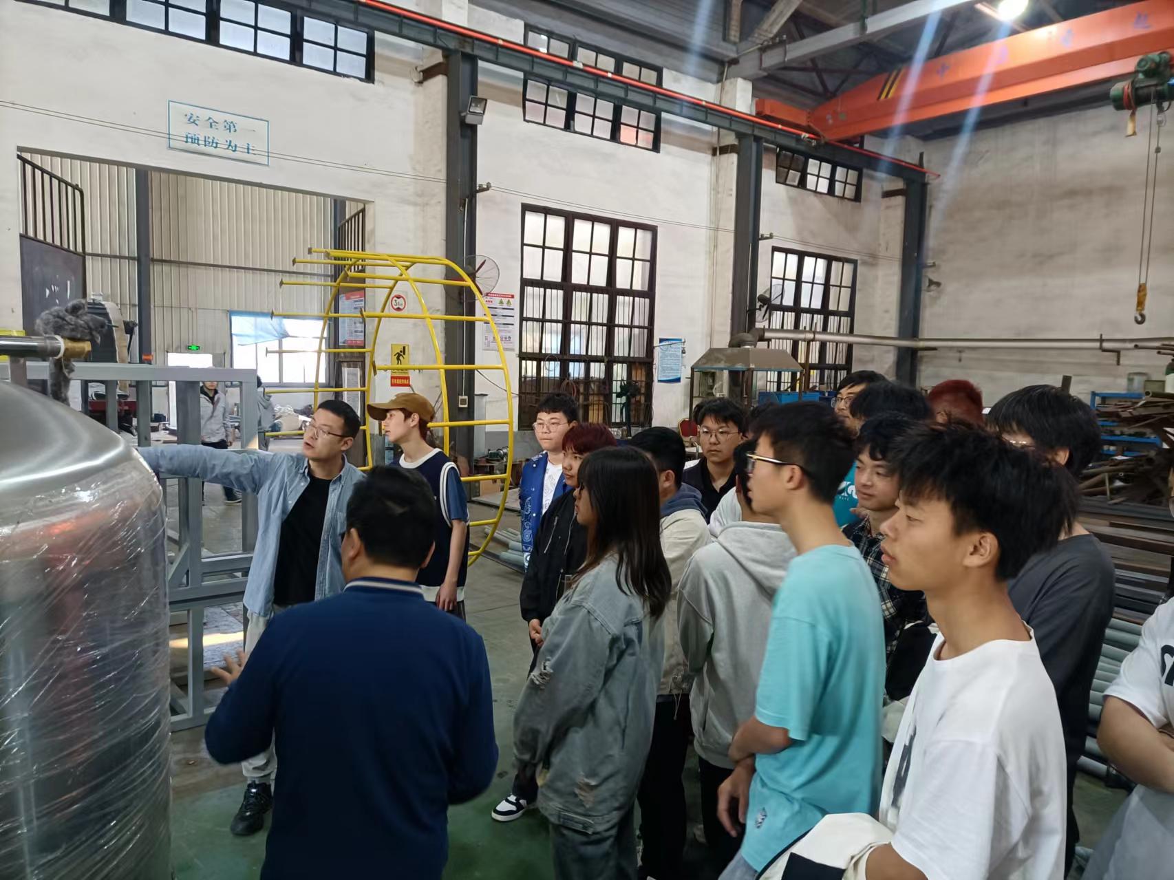 湖南工程学院近200名学生来开云集团官网_开云集团（中国）
认知实习