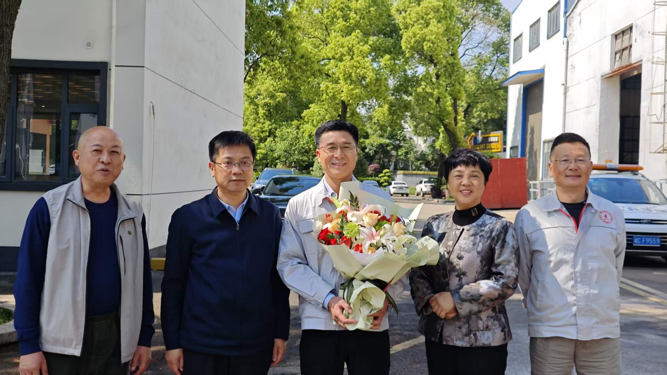 雨湖区区委书记陈小平一行走访开云集团官网_开云集团（中国）
公司